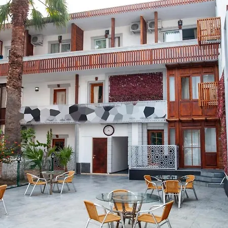 Hotel Bleu Nuit *